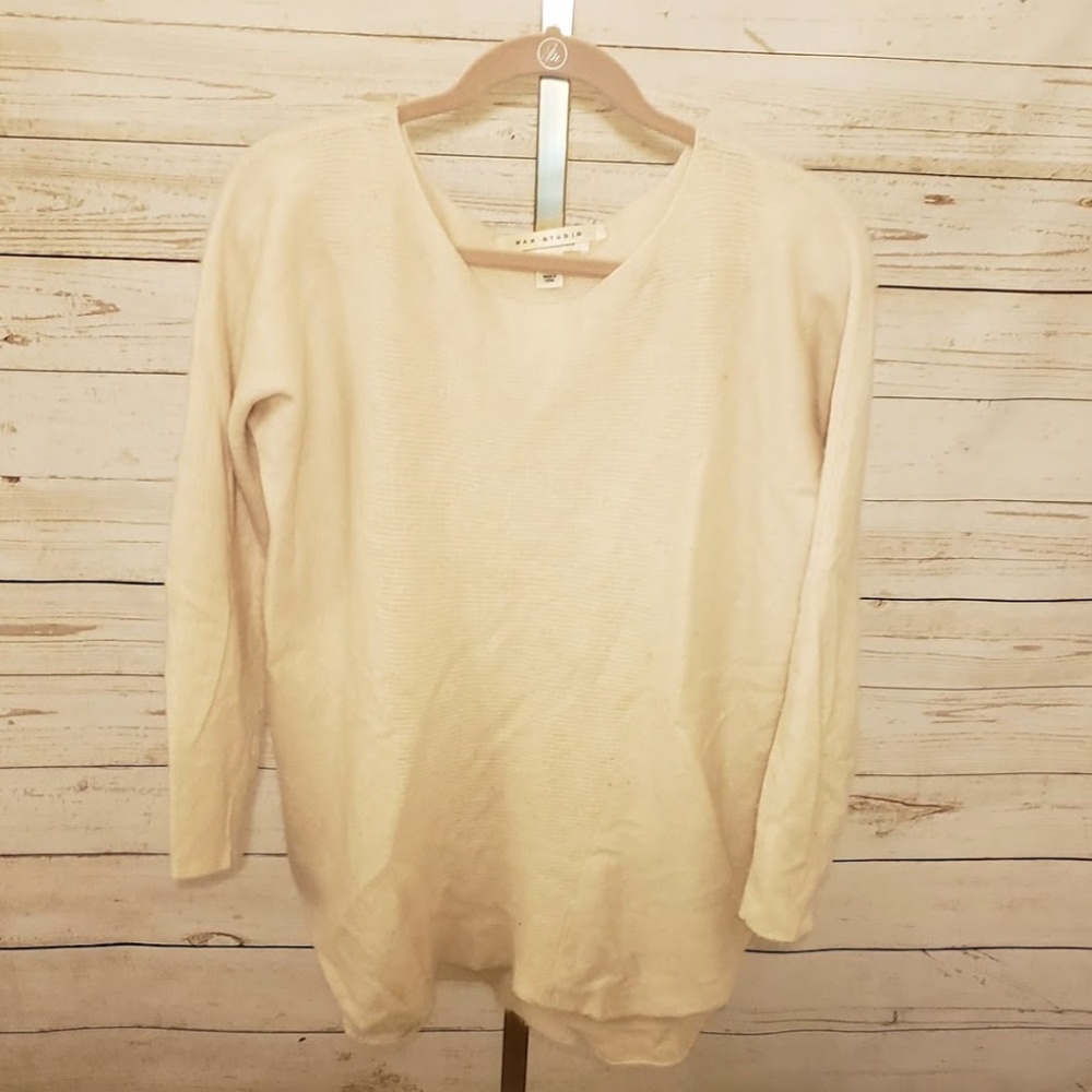Max Studio cream long sleeve cashmere sweater